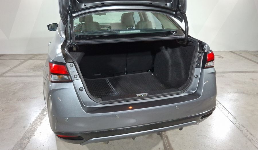 Nissan Versa 1.6 PLATINUM CVT Sedan 2022