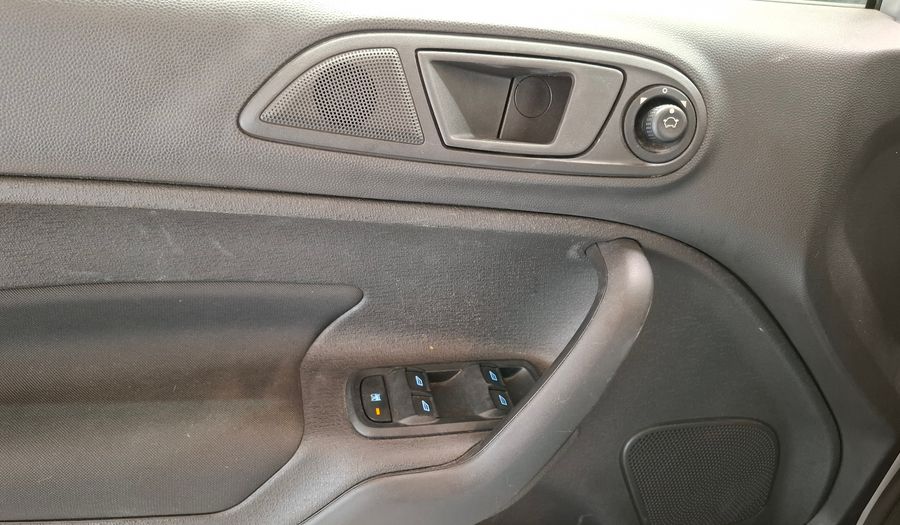 Ford Fiesta Kinetic Design 1.6 S PLUS Sedan 2014