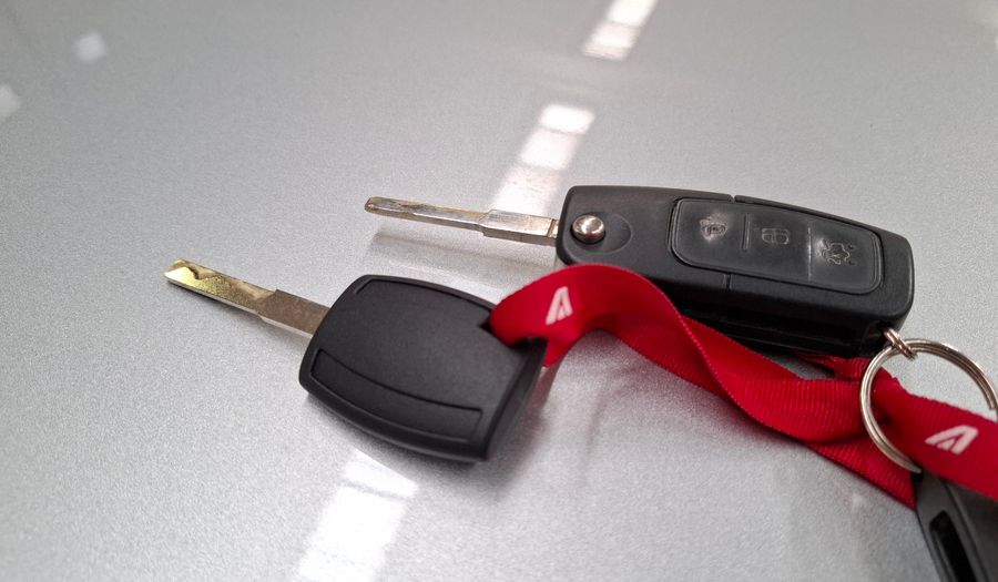 Ford Fiesta Kinetic Design 1.6 S PLUS Sedan 2014