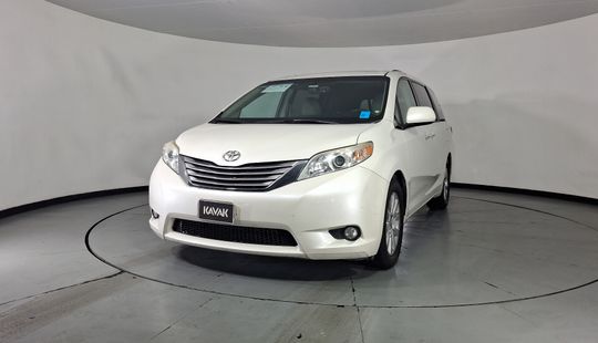 Toyota • Sienna