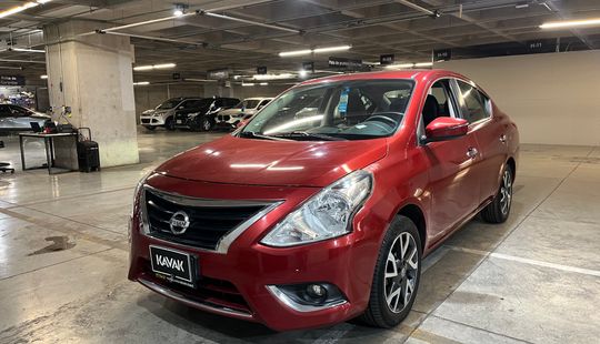 Nissan • Versa