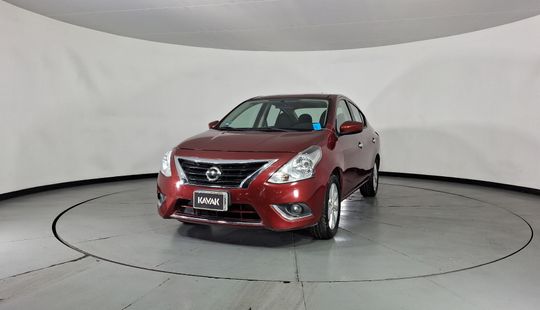 Nissan • Versa