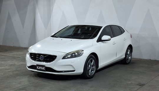 Volvo • V40