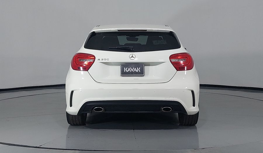 Mercedes Benz Clase A 2.0 250 CGI SPORT 7G-DCT Hatchback 2013