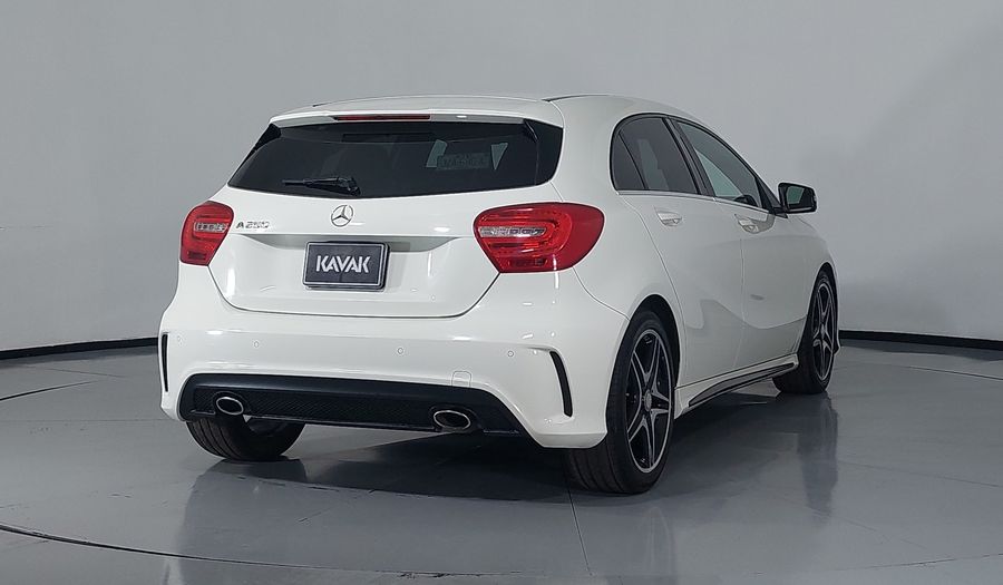 Mercedes Benz Clase A 2.0 250 CGI SPORT 7G-DCT Hatchback 2013