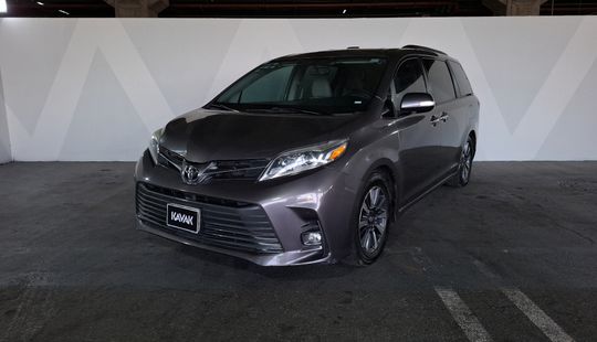 Toyota • Sienna