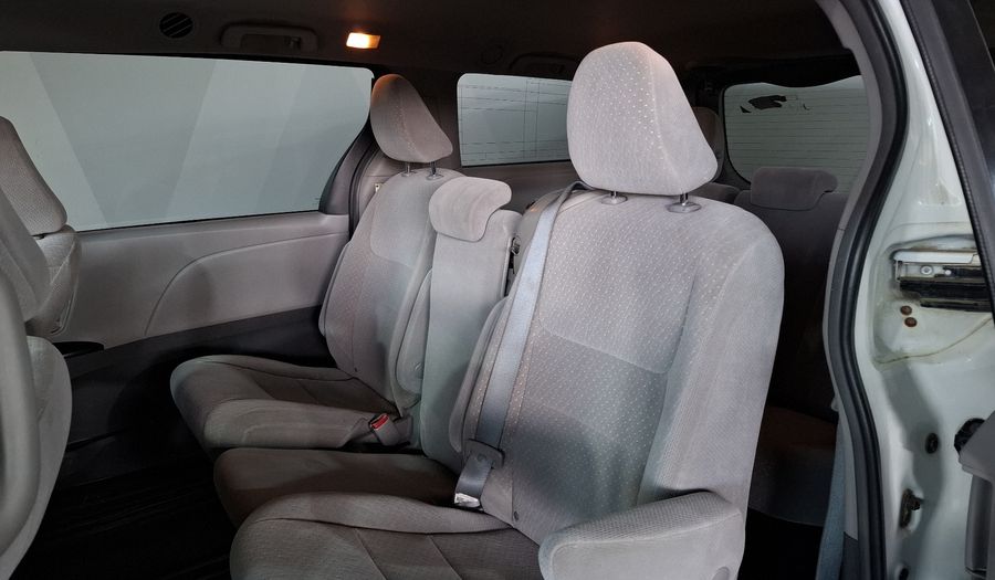 Toyota Sienna 3.5 LE AUTO Minivan 2019