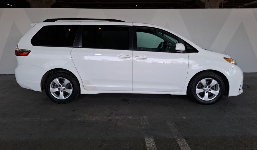 Toyota Sienna 3.5 LE AUTO Minivan 2019