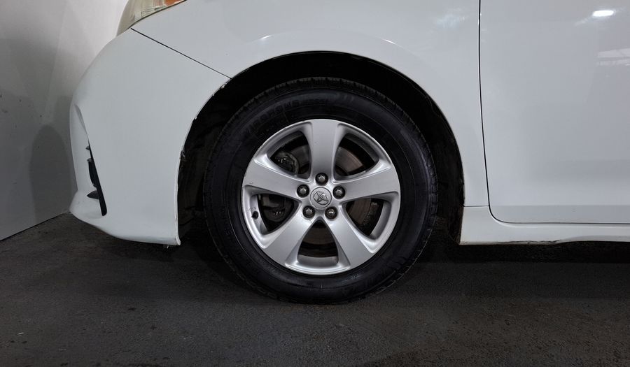 Toyota Sienna 3.5 LE AUTO Minivan 2019