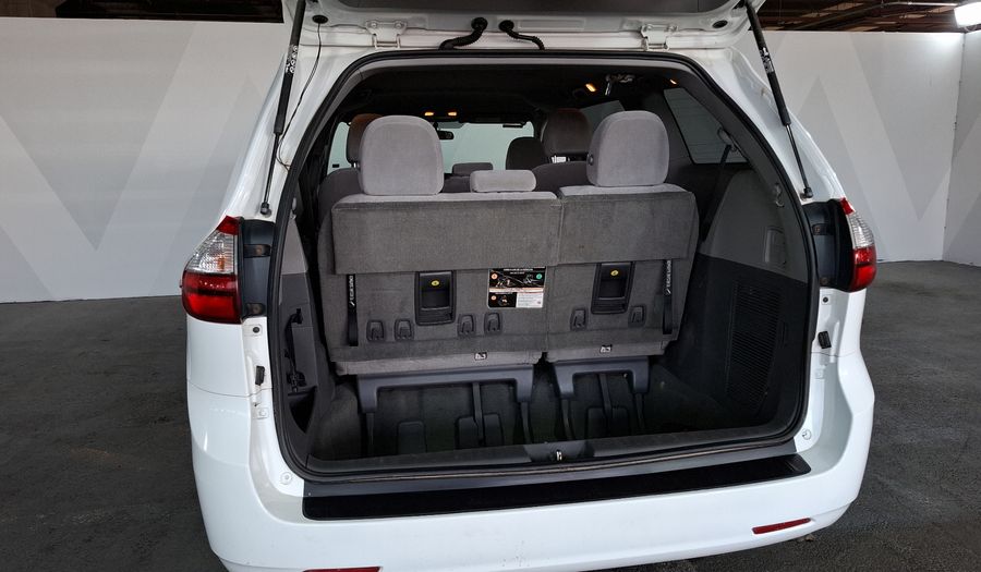 Toyota Sienna 3.5 LE AUTO Minivan 2019