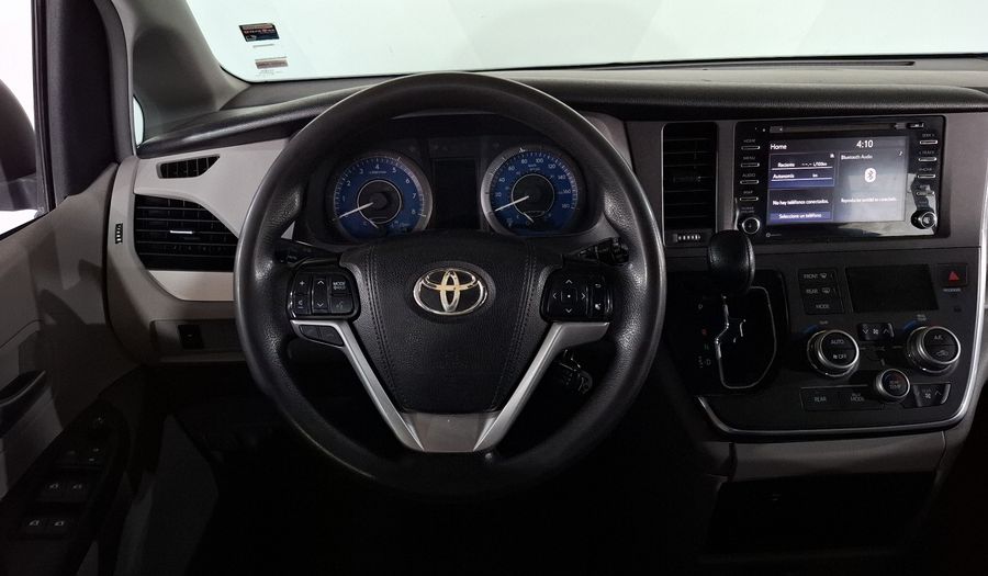 Toyota Sienna 3.5 LE AUTO Minivan 2019