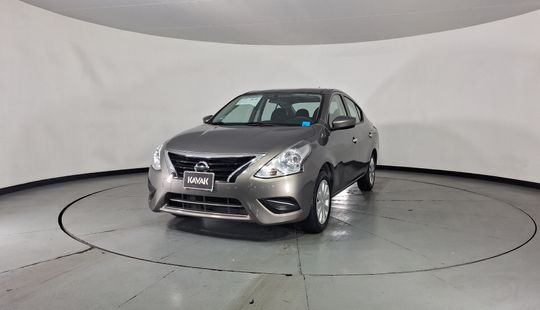 Nissan • Versa