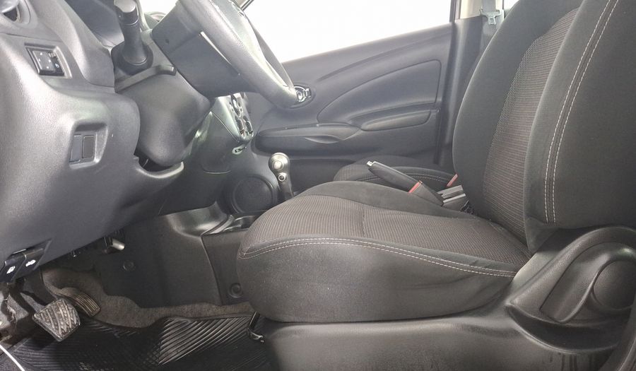 Nissan Versa 1.6 SENSE TA AC Sedan 2015