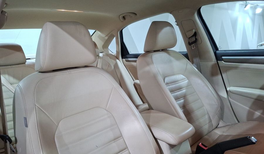 Volkswagen Passat 2.5 HIGHLINE Sedan 2017