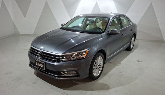 Volkswagen • Passat