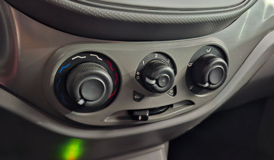 Fiat Palio 1.4 ATTRACTIVE Hatchback 2012