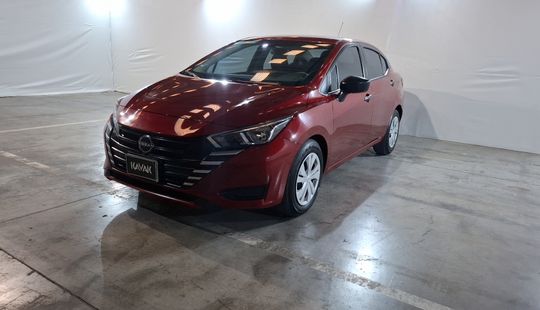 Nissan • Versa