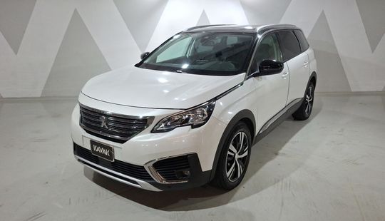 Peugeot • 5008