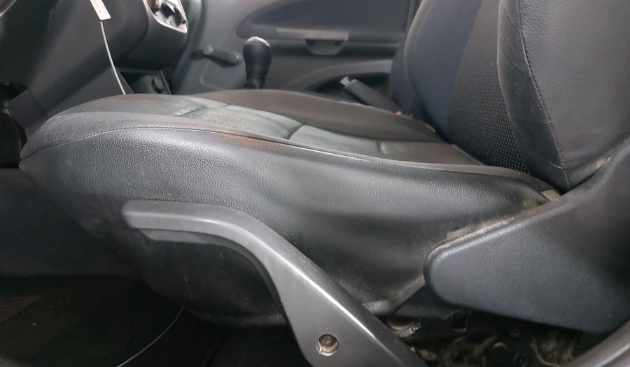 Volkswagen Gol 1.6 CL AC MT Hatchback 2015