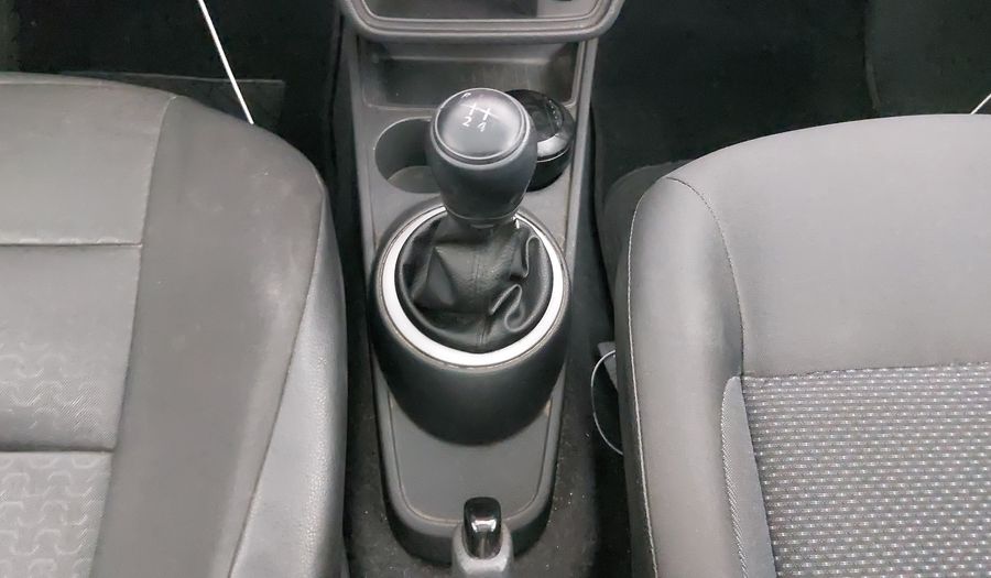 Volkswagen Gol 1.6 CL AC MT Hatchback 2015