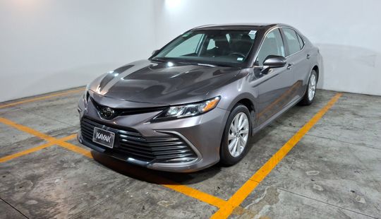 Toyota • Camry