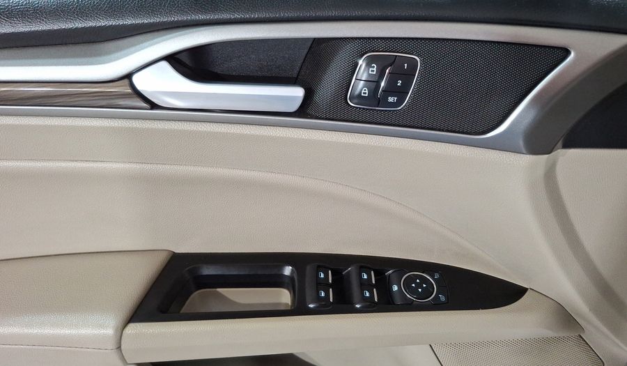 Ford Fusion 2.5 SE I4 NAV ADVANCE AT Sedan 2017