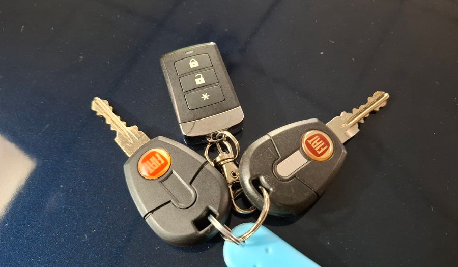 Fiat Uno 1.4 8V ATTRACTIVE 5P Hatchback 2011