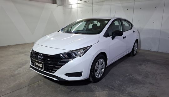 Nissan • Versa