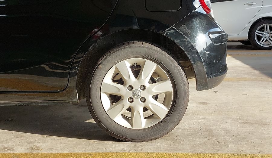 Nissan March SV Hatchback 2013