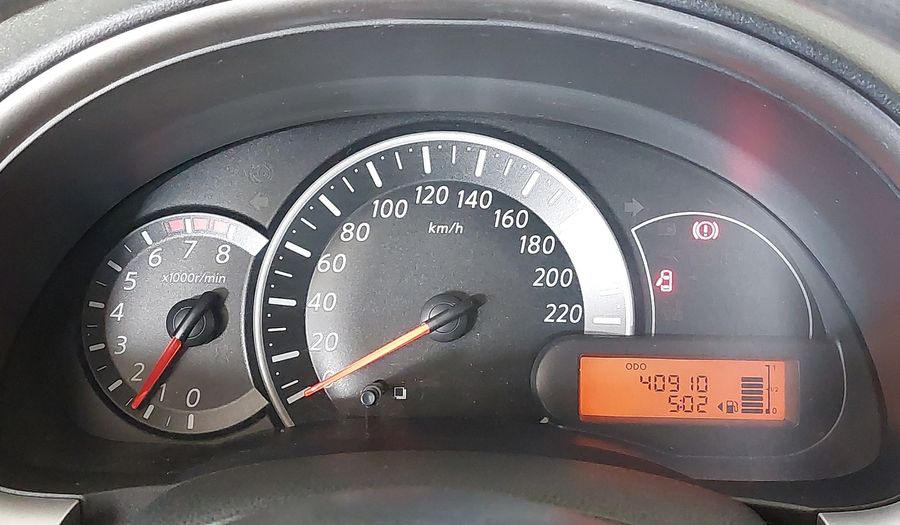 Nissan March SV Hatchback 2013