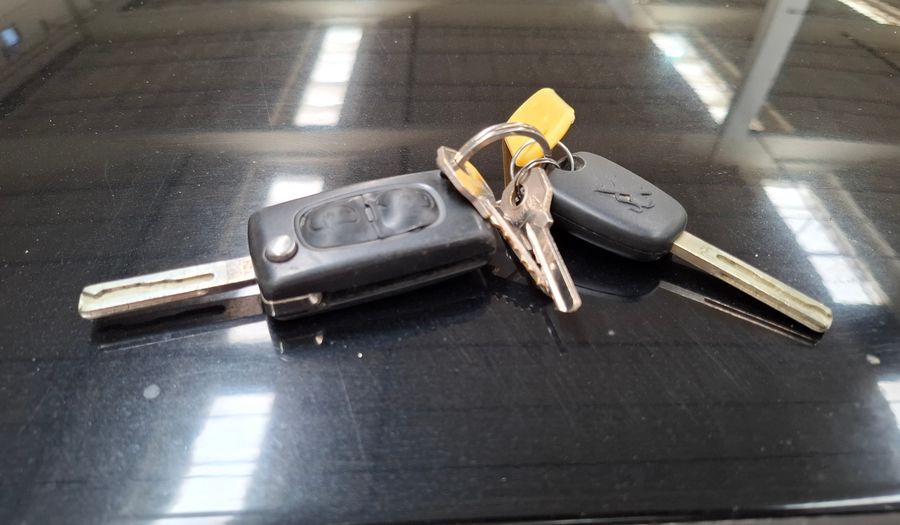 Peugeot 308 1.6 ACTIVE Hatchback 2012