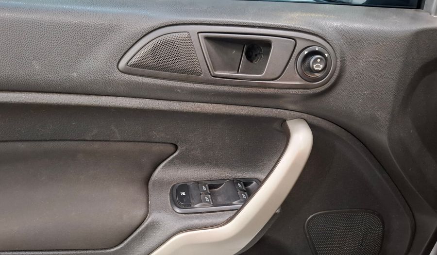 Ford Fiesta 1.6 16V TREND PLUS Sedan 2012