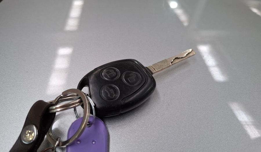 Ford Fiesta 1.6 16V TREND PLUS Sedan 2012