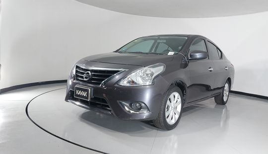 Nissan • Versa