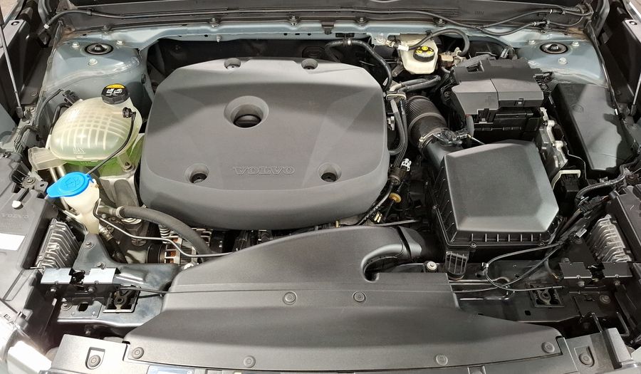 Volvo Xc40 2.0 T5 MOMENTUM AUTO 4WD Suv 2020