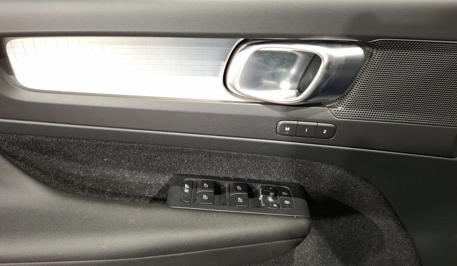 Volvo Xc40 2.0 T5 MOMENTUM AUTO 4WD Suv 2020