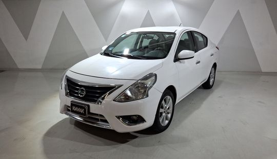 Nissan • Versa
