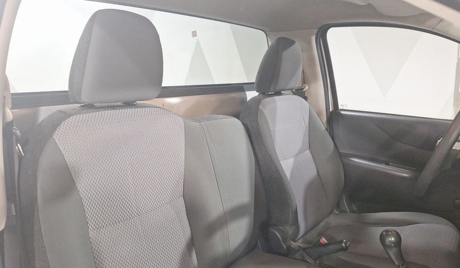 Nissan Np300 2.5 ESTACAS TM DH AC PAQ. SEG. 6VEL Pickup 2018