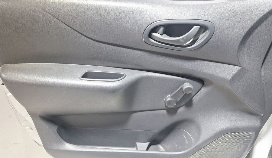 Nissan Np300 2.5 ESTACAS TM DH AC PAQ. SEG. 6VEL Pickup 2018