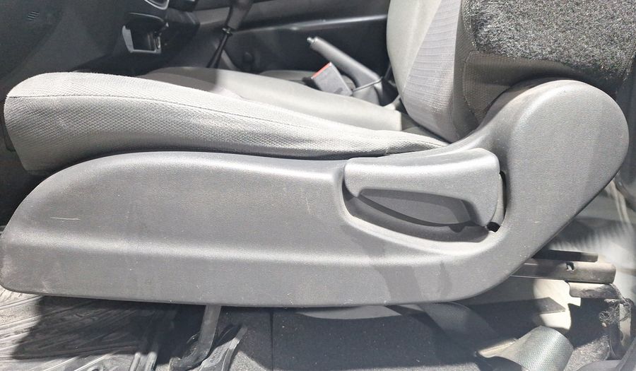 Nissan Np300 2.5 ESTACAS TM DH AC PAQ. SEG. 6VEL Pickup 2018