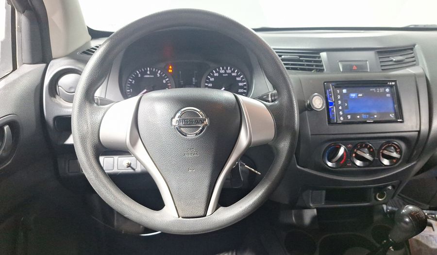 Nissan Np300 2.5 ESTACAS TM DH AC PAQ. SEG. 6VEL Pickup 2018