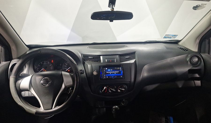 Nissan Np300 2.5 ESTACAS TM DH AC PAQ. SEG. 6VEL Pickup 2018