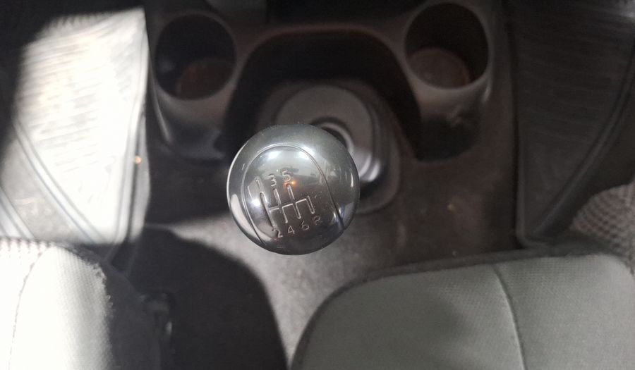 Nissan Np300 2.5 ESTACAS TM DH AC PAQ. SEG. 6VEL Pickup 2018