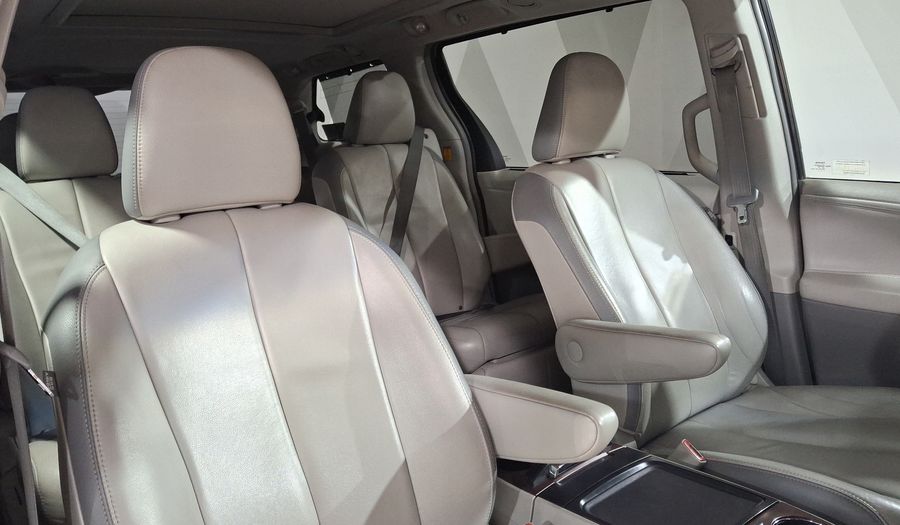 Toyota Sienna 3.5 LIMITED AT Minivan 2013