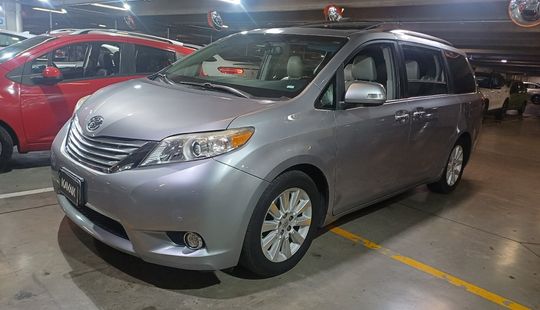 Toyota • Sienna