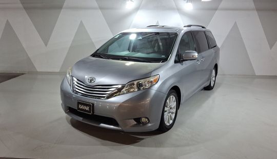 Toyota • Sienna