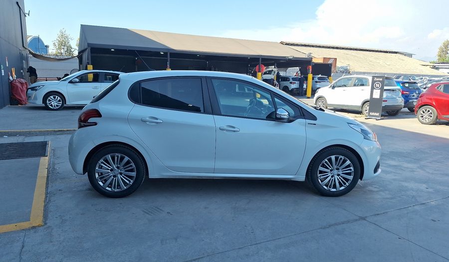 Peugeot 208 1.2 PURETECH 82 HP SIGNATURE Hatchback 2020