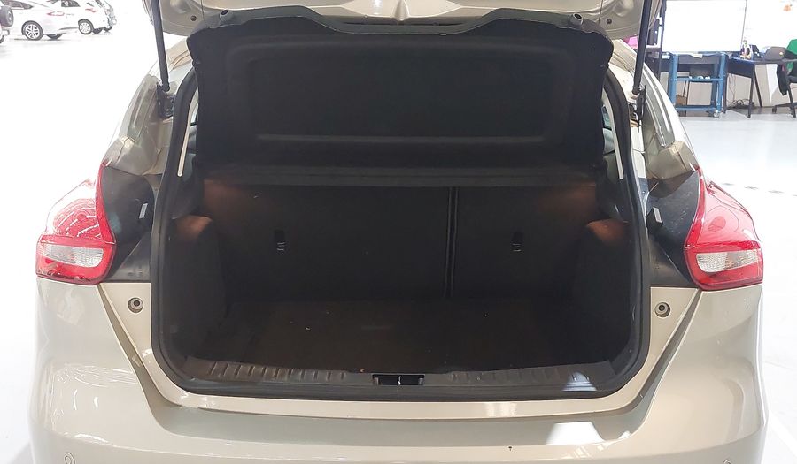 Ford Focus SE PLUS Hatchback 2017