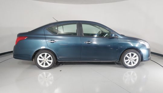Nissan • Versa
