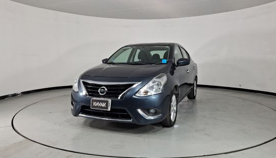 Nissan • Versa